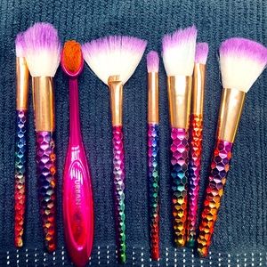 Set of 8 gently used synthetic makeup brushes